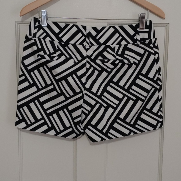 INC International Concepts. Size 4 Shorts - Picture 2 of 4